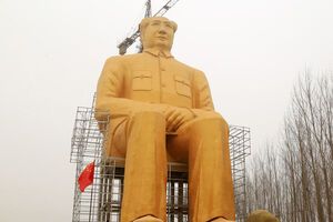 В Китае построили 36-метровую статую Мао Цзэдуна. Фоторепортаж