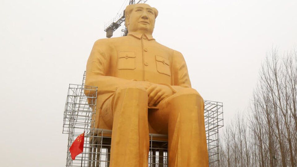 В Китае построили 36-метровую статую Мао Цзэдуна. Фоторепортаж
