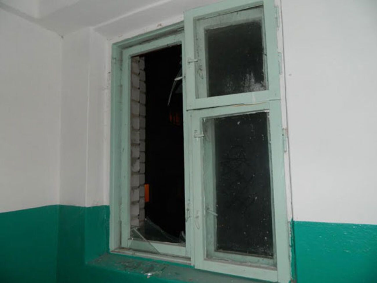 В подъезде жилого дома кто-то взорвал гранату