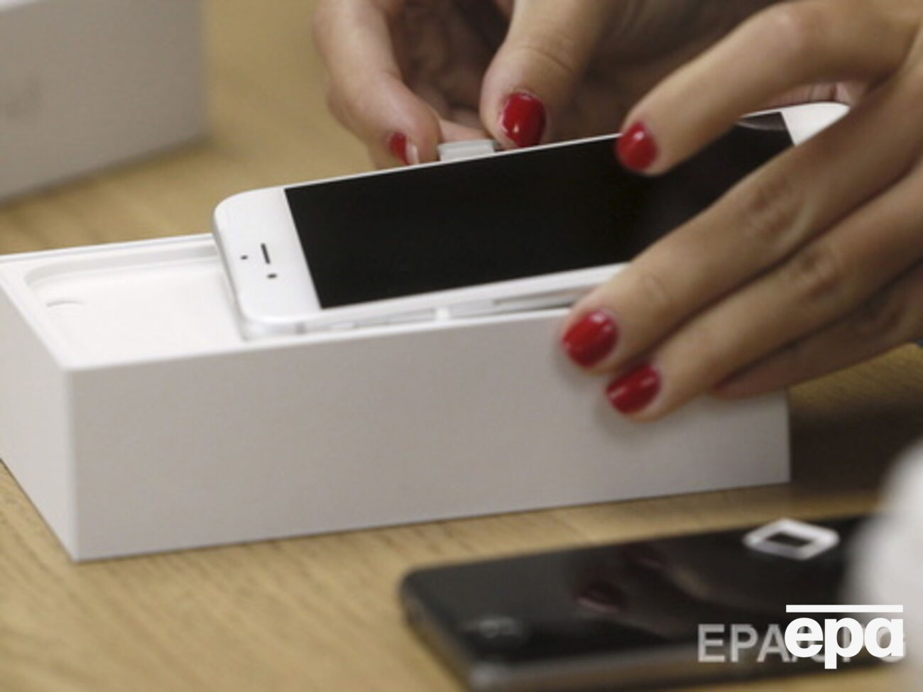 Из-за курса доллара во многих странах новые телефоны слишком дороги для покупателей