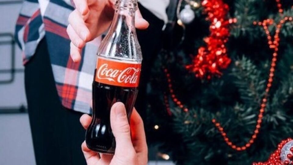 На странице в социальной сети "ВКонтакте" российского представительства компании Coca-Cola остались только политически нейтральные изображения