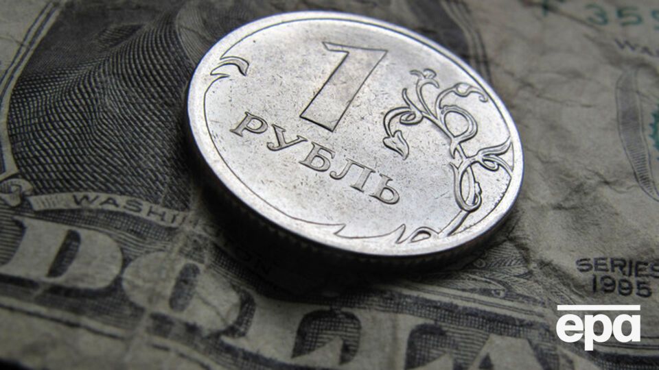 Рубль продолжает бить рекорды падения