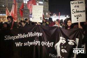 Сотни людей вышли на улицы Кельна в связи с массовыми нападениями на женщин в новогоднюю ночь. Фоторепортаж