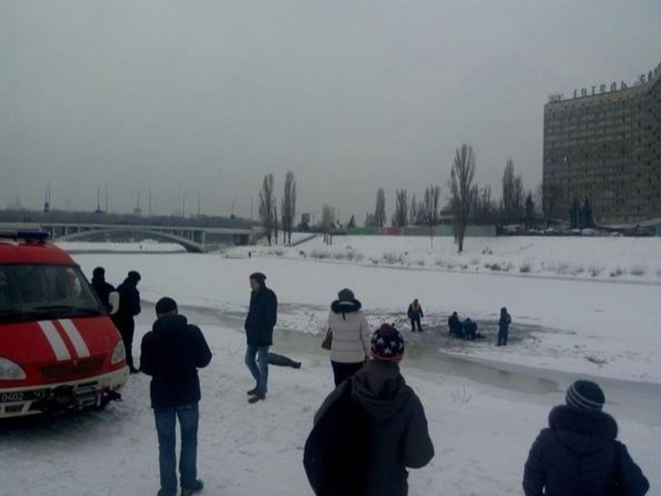 Спасательная операция на Русановке в Киеве