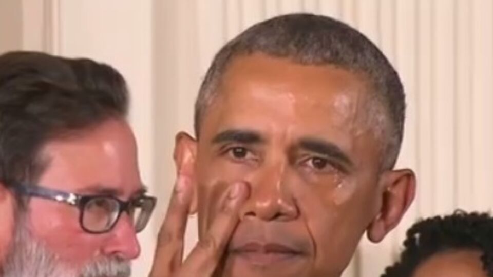 Обама снова заплакал, говоря о жертвах "Сэнди-Хук"