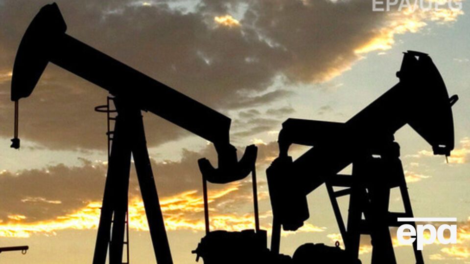 Цены на нефть еще сильнее упали на закрытии торгов