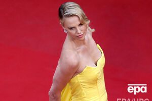 40-летняя Терон снялась в откровенной фотосессии