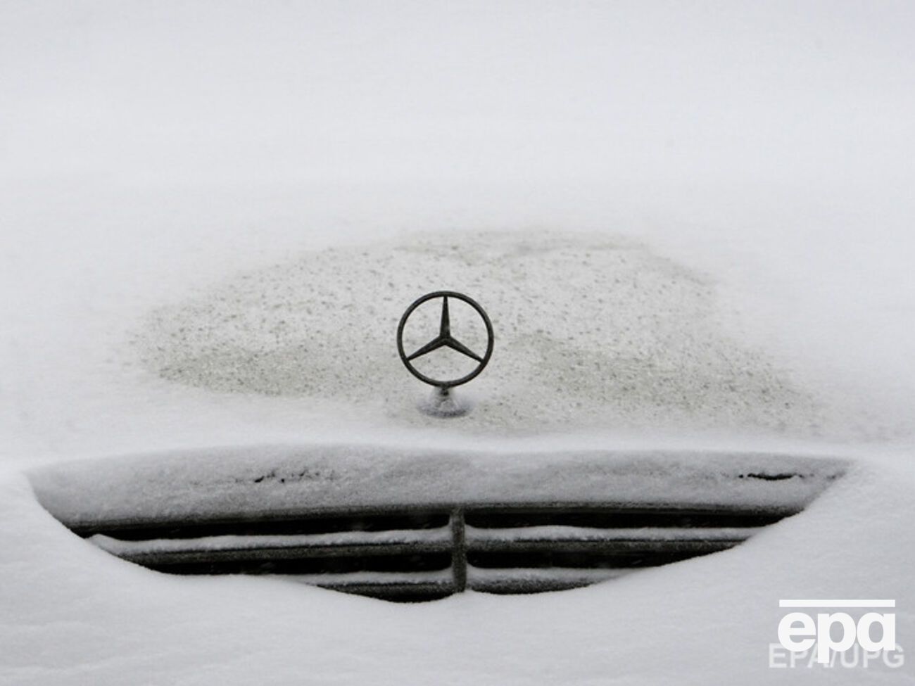 Mercedes Vito попал в снежный занос