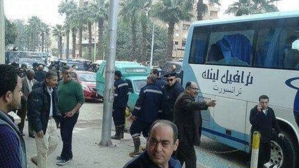 Вооруженные мотоциклисты обстреляли туристов в Каире