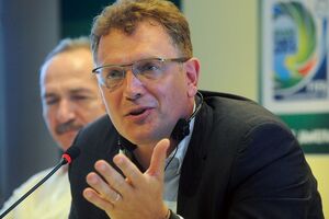 Вальке является генеральным секретарем ФИФА с 2007 года