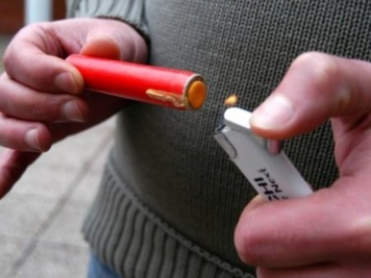 Дети играли с петардами возле железнодорожных путей