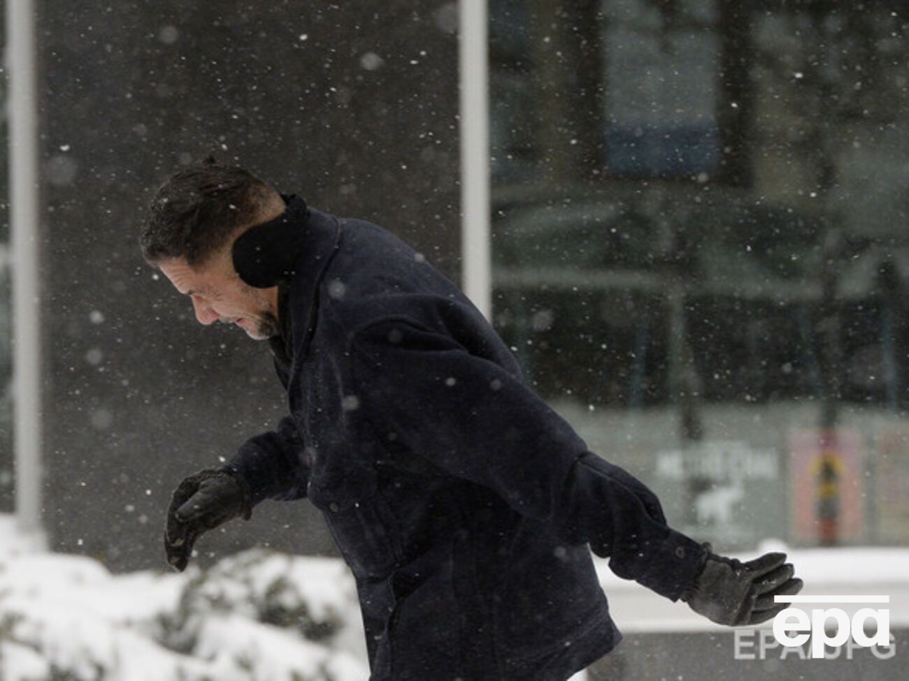 Синоптики обещают на пятницу снег, ветер и гололед