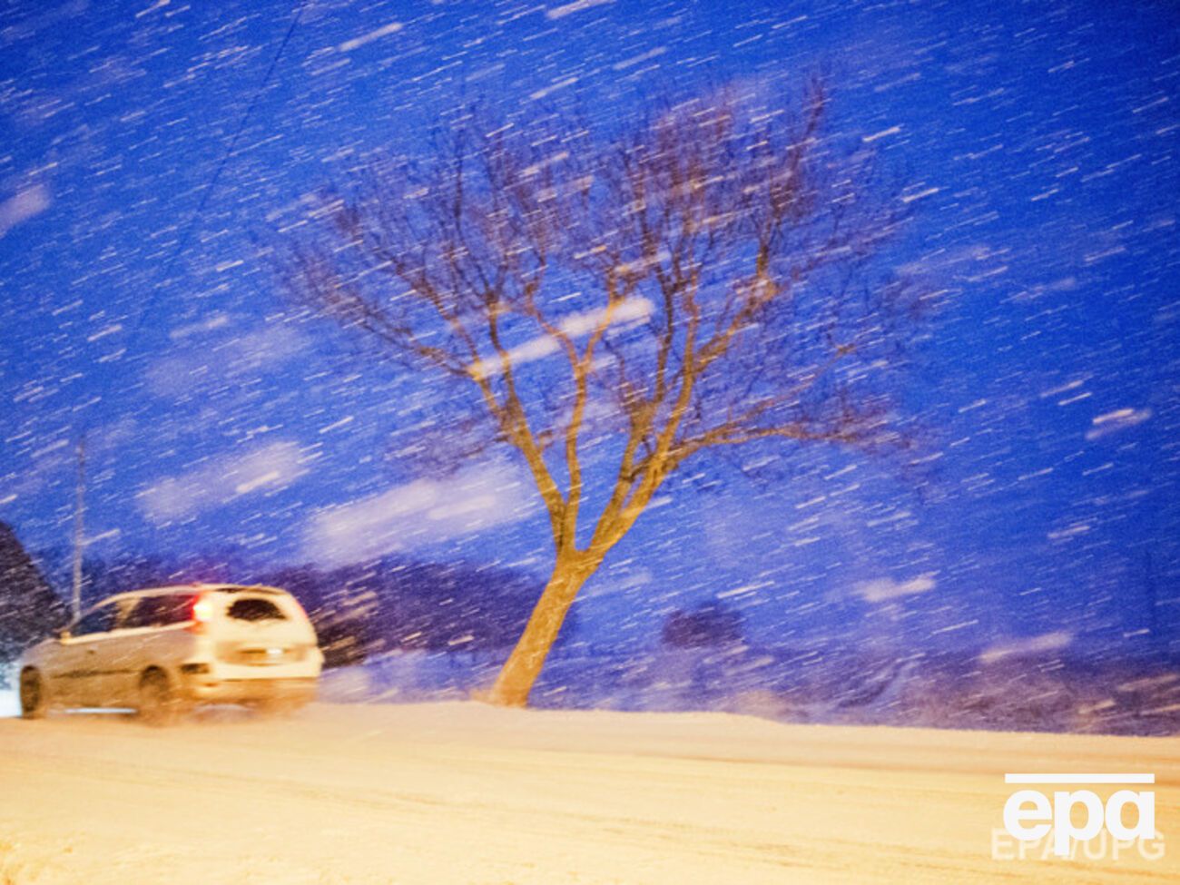 В Донецкой области на дорогах мокрый снег и гололед