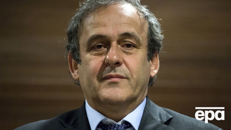 Платини сказал, что у него теперь нет "ни времени, ни средств" бороться за пост президента ФИФА