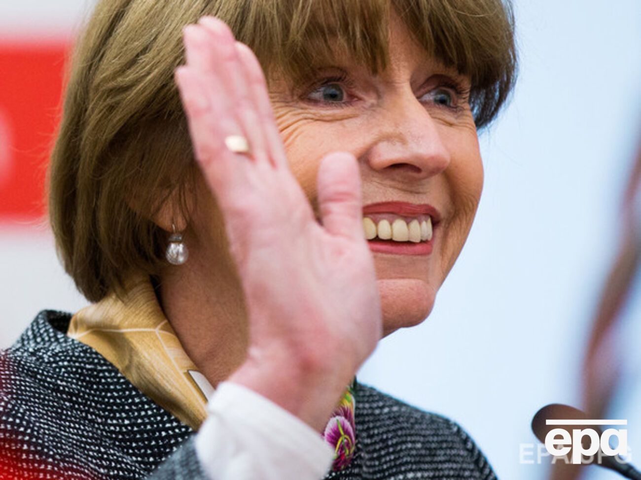 Рекер принесла извинения