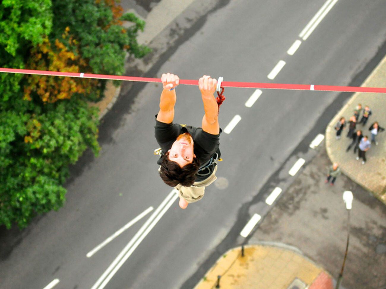 Меле сорвался, выполняя опасный трюк