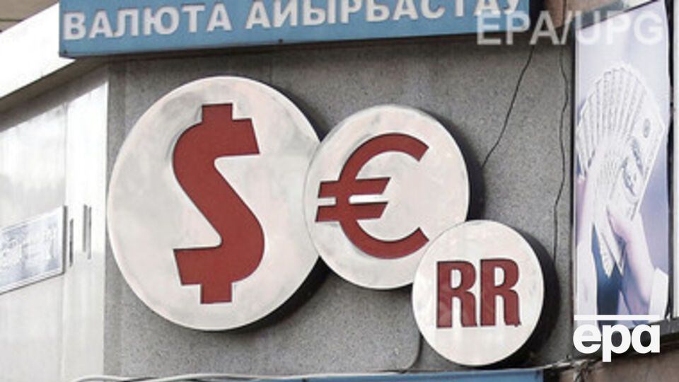 Валюта Казахстана продолжает падение