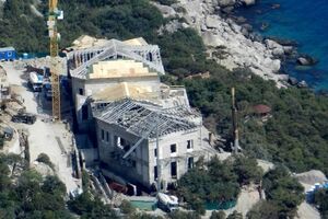 Недостроенный дворец на мысе Айя должен был стать масштабнее "Хонки"
