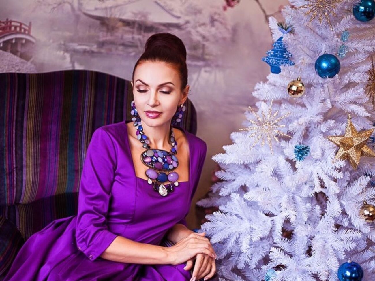 Бледанс:&nbsp;Зажги свечу и загадай желанье. Прими, что жизнь имеет свет и тень. И верь, что худшее --- воспоминанье, а впереди лишь новый светлый день!