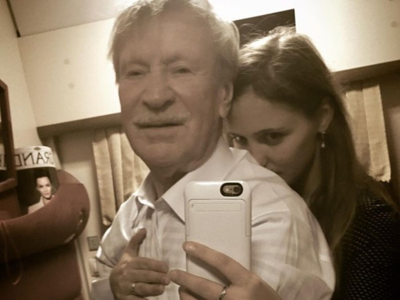 Краско:&nbsp;На тебя смотреть и слушать...А на море ли, на суше...Все равно на небесах!