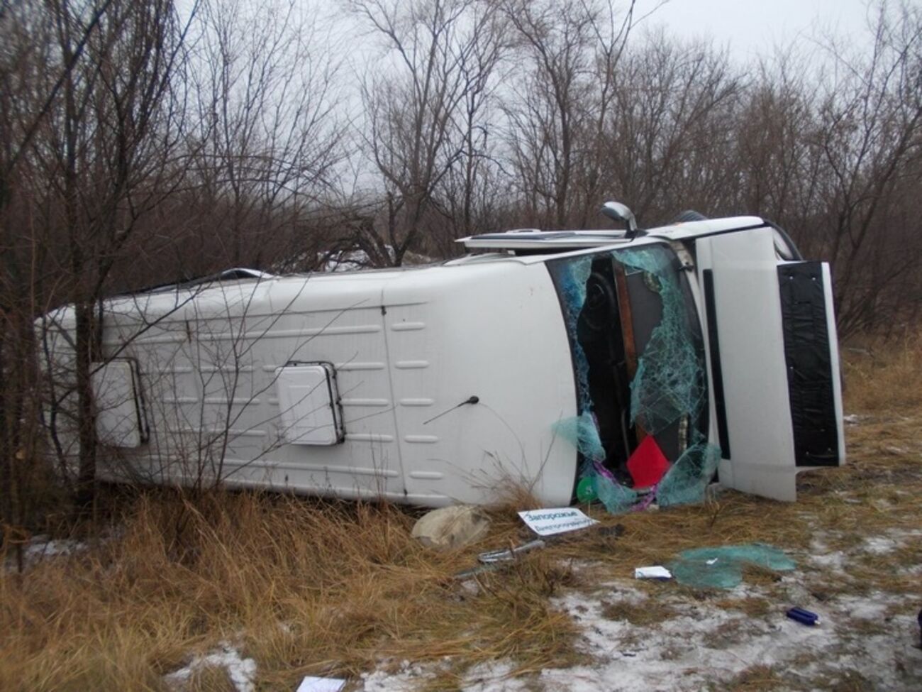 Маршрутка выехала на встречную полосу и врезалась в автомобиль