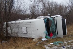 Маршрутка выехала на встречную полосу и врезалась в автомобиль