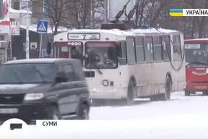 Интенсивность снегопадов привела к осложнениям автомобильного движения в Сумах