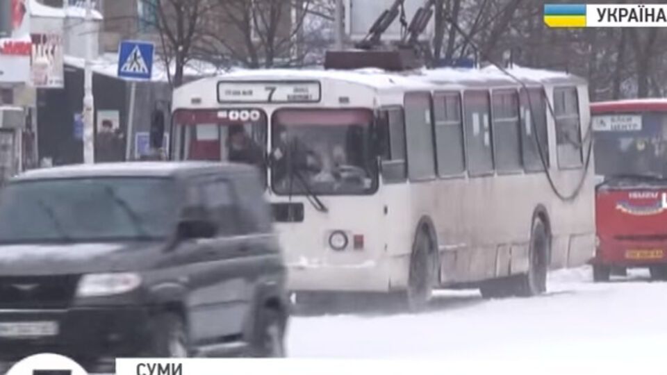 Интенсивность снегопадов привела к осложнениям автомобильного движения в Сумах