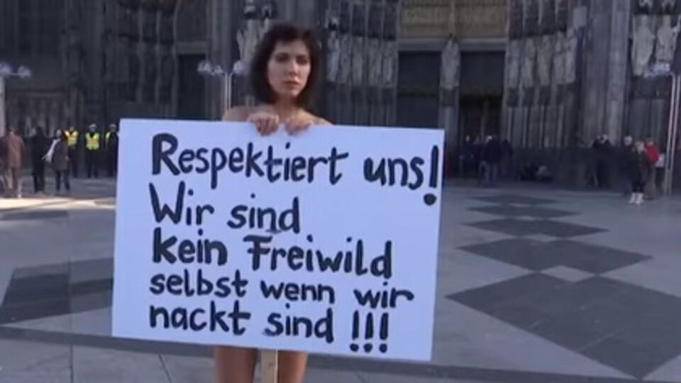 Художница Мило Муаре протестовала против массовых нападений на жительниц Кельна в новогоднюю ночь