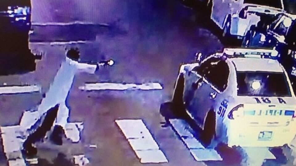 В Филадельфии исламист напал на полицейского