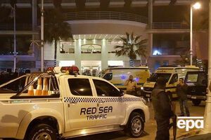 В Хургаде возле входа в отель ранили двух иностранных туристов