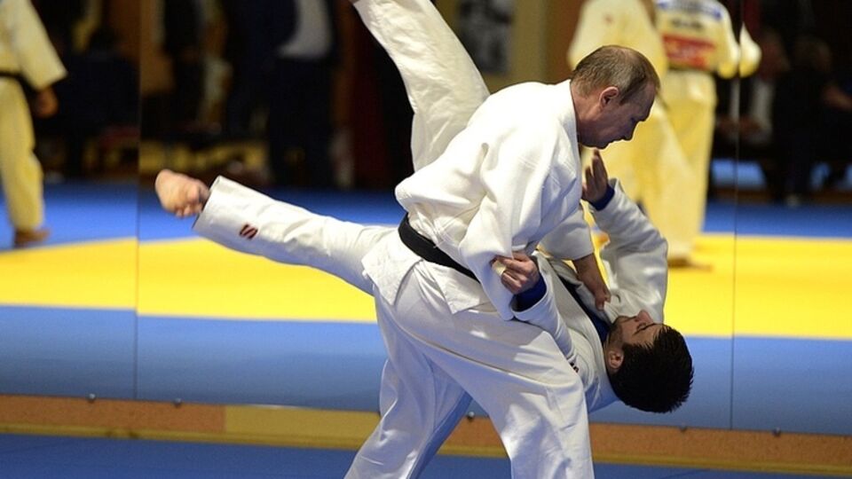Путин провел тренировку по дзюдо вместе с российской сборной