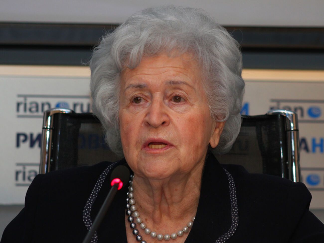 Ирина Антонова (родилась в 1922 году в Москве) &mdash; советский и российский искусствовед, директор Государственного музея изобразительных искусств им. А.С. Пушкина с 1961 по 2013 год