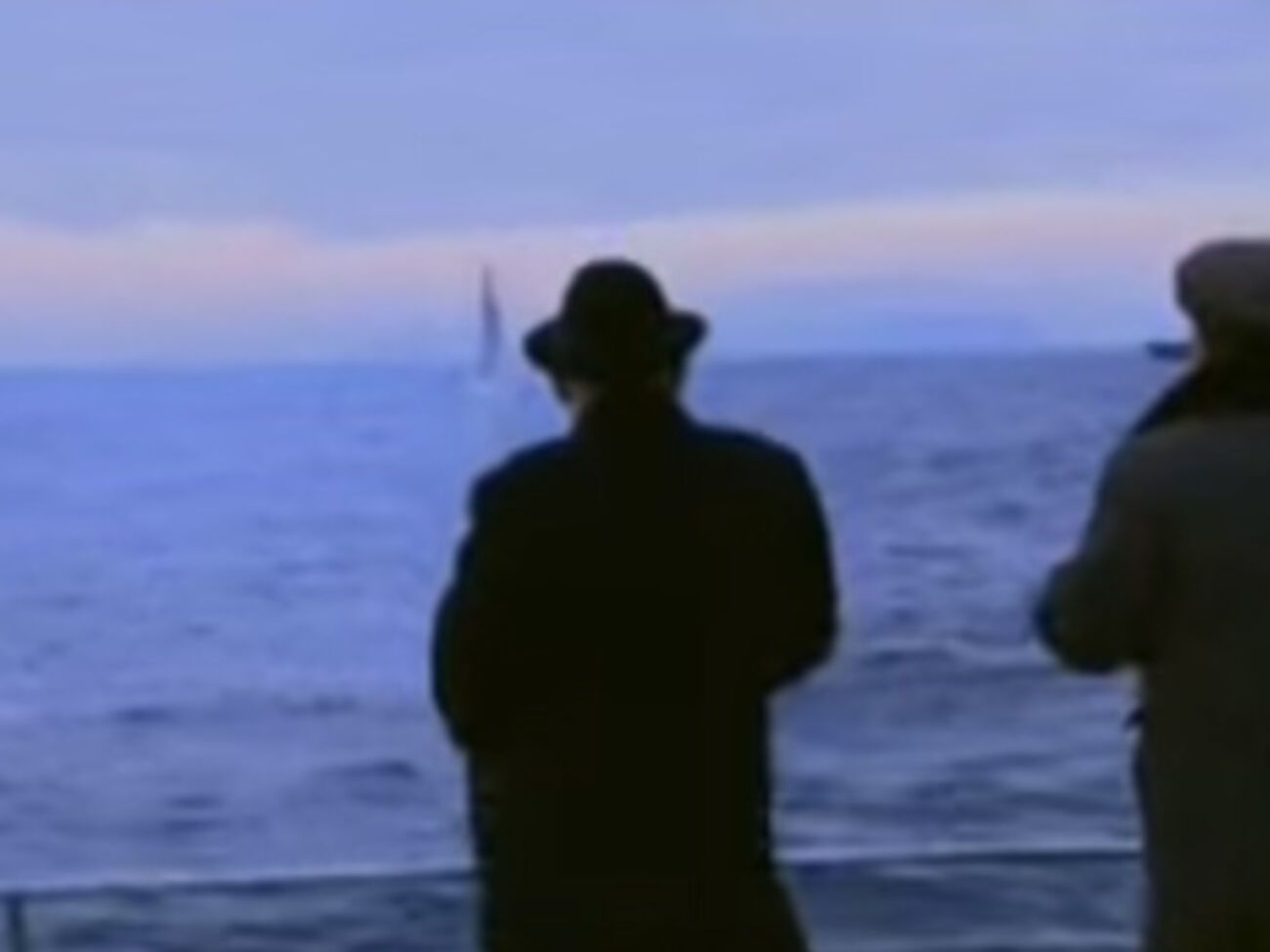 За запуском баллистической ракеты с улыбкой наблюдал северокорейский лидер Ким Чен Ын