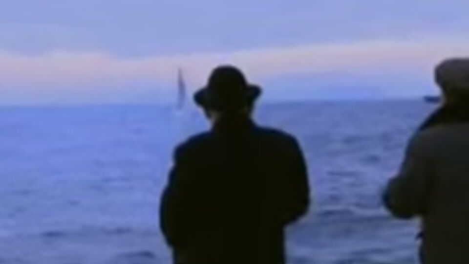 За запуском баллистической ракеты с улыбкой наблюдал северокорейский лидер Ким Чен Ын