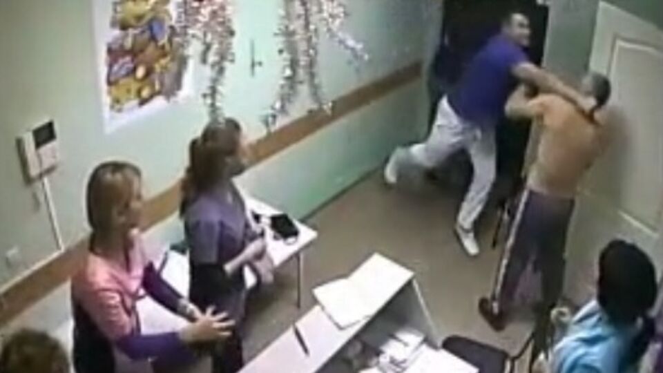 Врач убил пациента, ударив его в голову