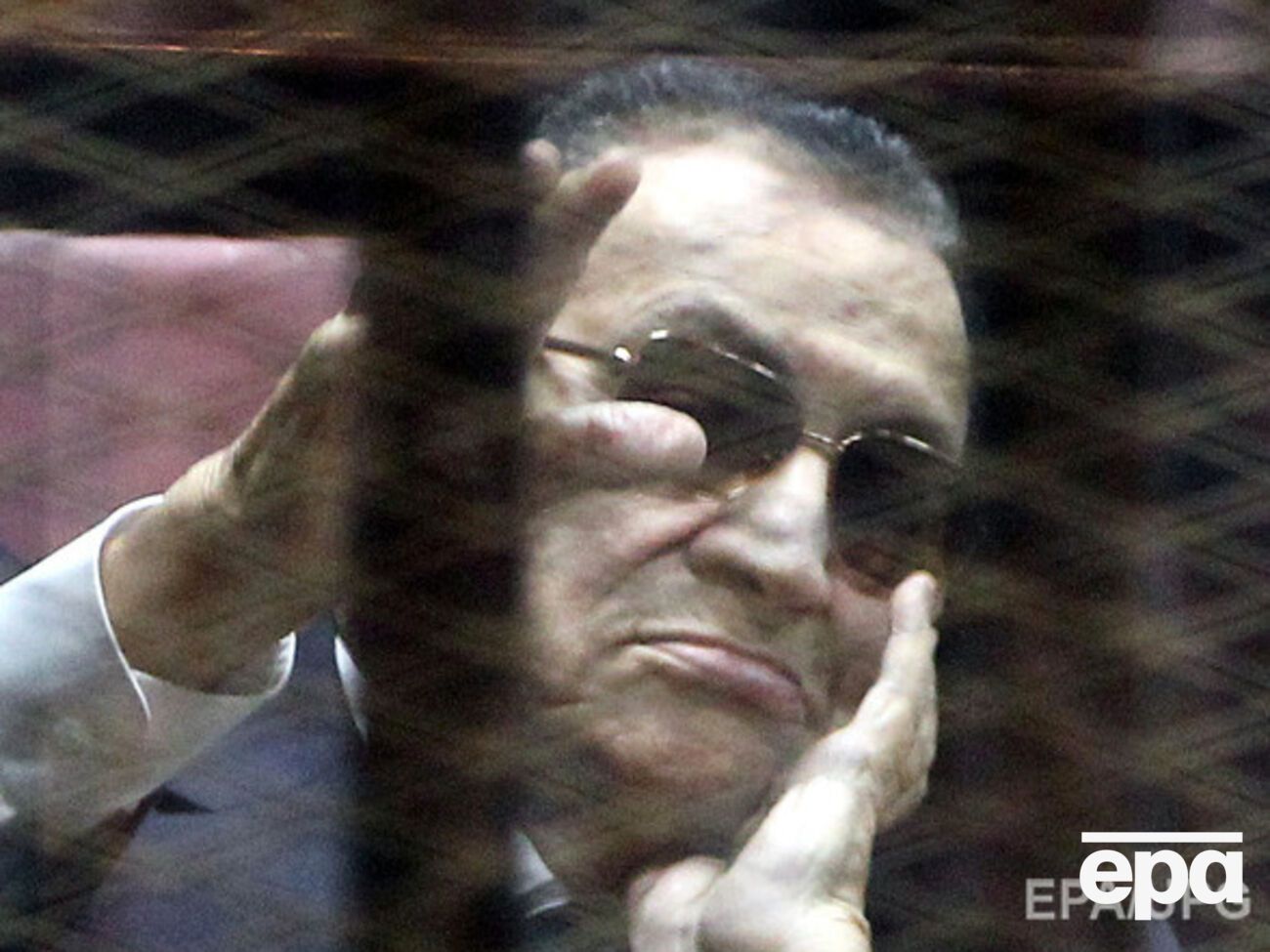 Суд оставил экс-президента Египта Мубарака в заключении