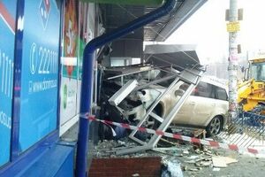 В результате ДТП водле метро "Левобережная" погибла женщина, около восьми человек пострадали