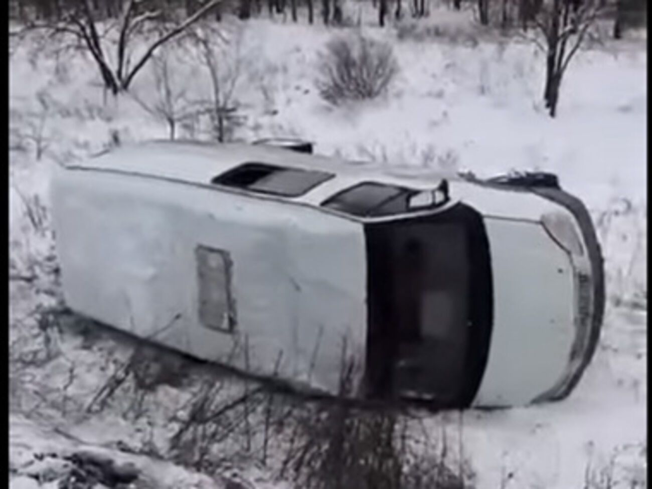 В оккупированном Донецке микроавтобус с боевиками упал в кювет