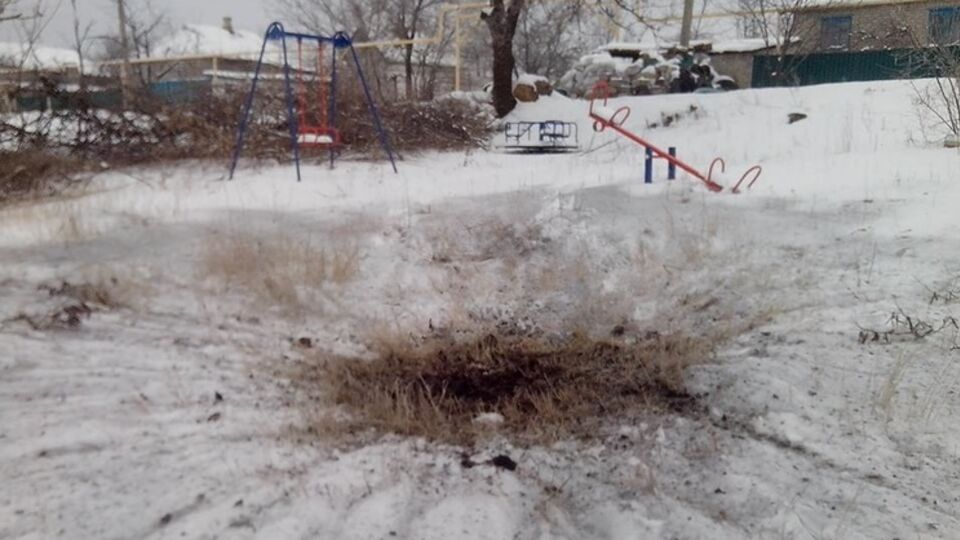 Зайцево. Несколько дней назад снаряд угодил в детскую площадку