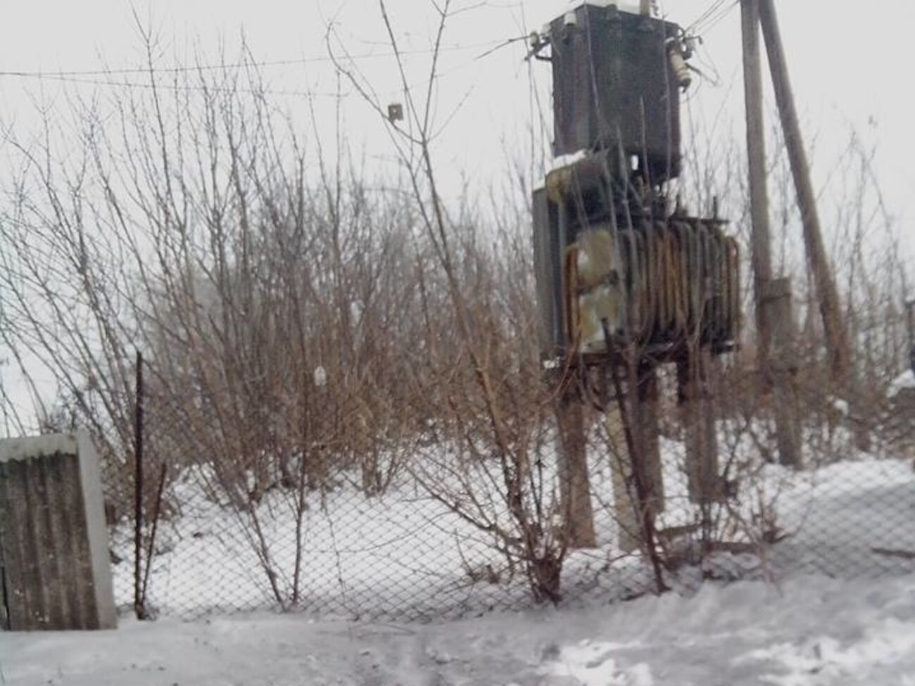 Пресс-центр АТО: Террористы "ДНР" обстреляли детскую площадку и подстанцию в Зайцево. Фоторепортаж