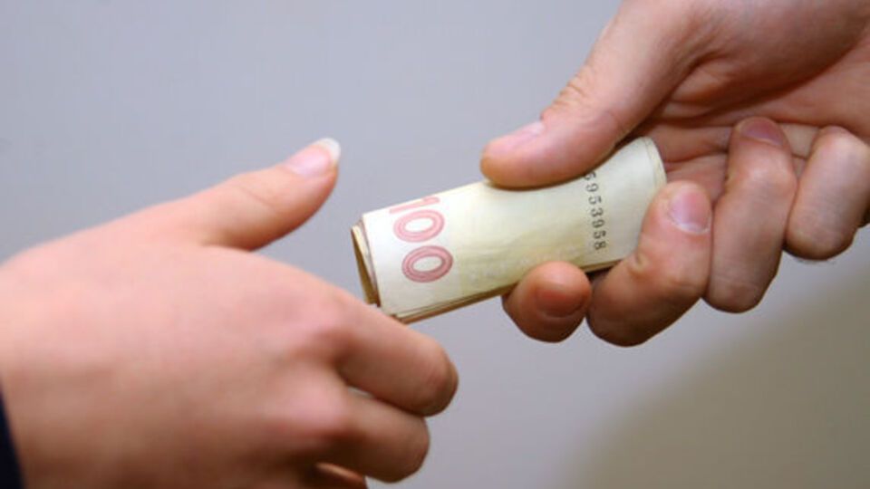 Прокуратура: Получив 60 тыс. грн, депутат "распорядился ими по своему усмотрению"