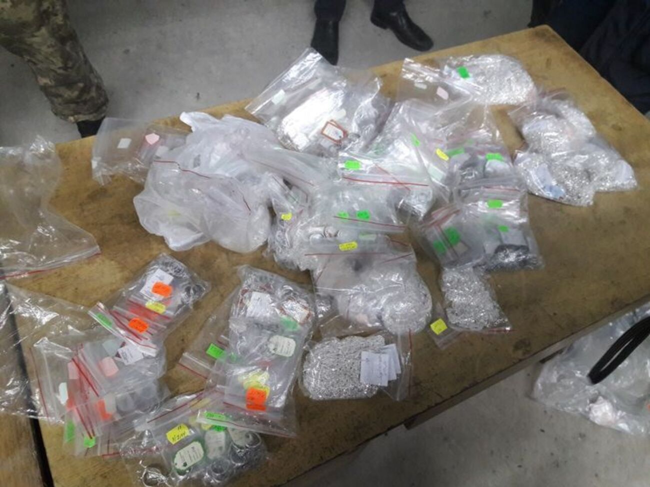 Украинцы пытались вывезти в Россию&nbsp;крупную партию ювелирных изделий из серебра