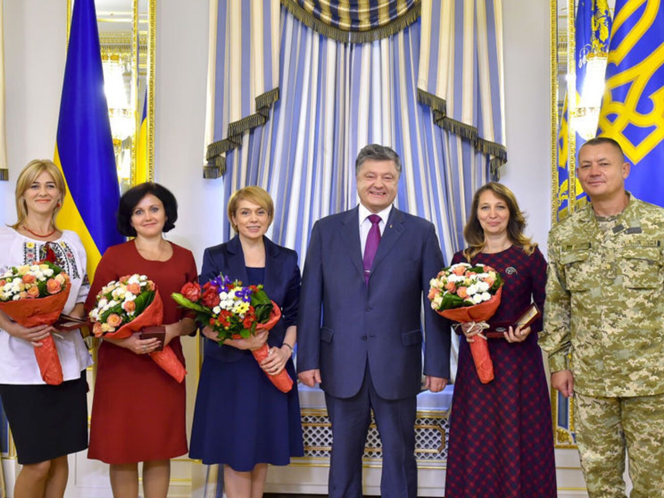 Порошенко анонсировал увеличение зарплат учителей