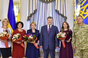 Порошенко анонсировал увеличение зарплат учителей