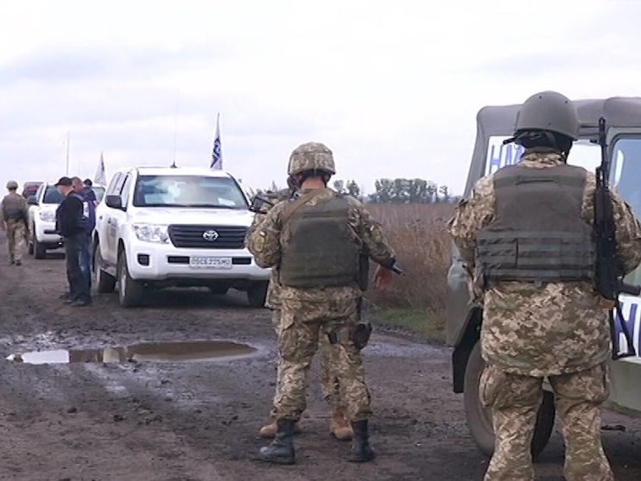 Украинские военные отошли на заданные рубежи под Золотым