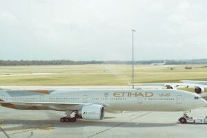 Самолет Etihad Airways совершил экстренную посадку из-за отказавшего двигателя