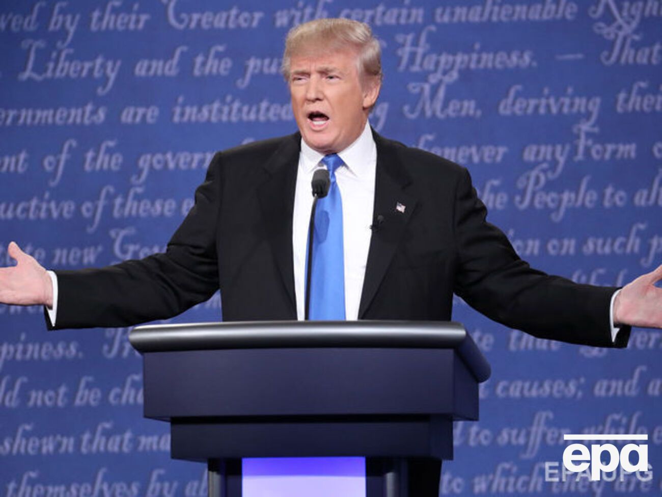 Перед дебатами Трамп провел пресс-конференцию