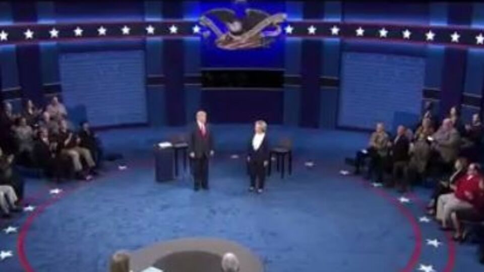 Трамп и Клинтон не пожали друг другу руки перед дебатами