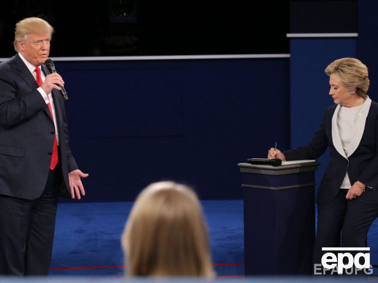 Трамп и Клинтон провели второй раунд дебатов